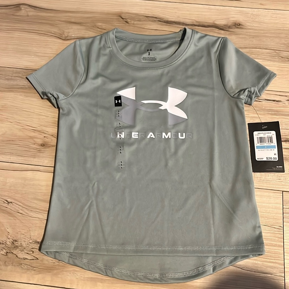 BNWT Girls Under Armour Size 5 T-Shirt